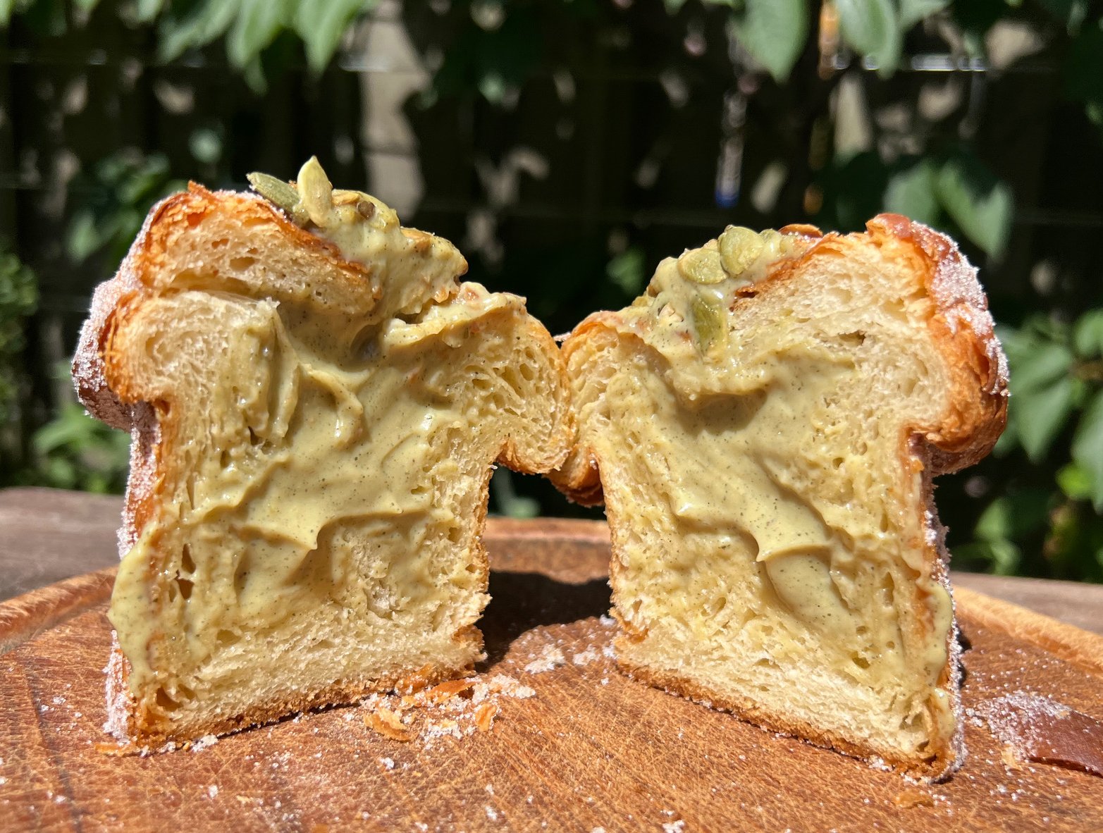 bartine-cruffin-pistache-inside