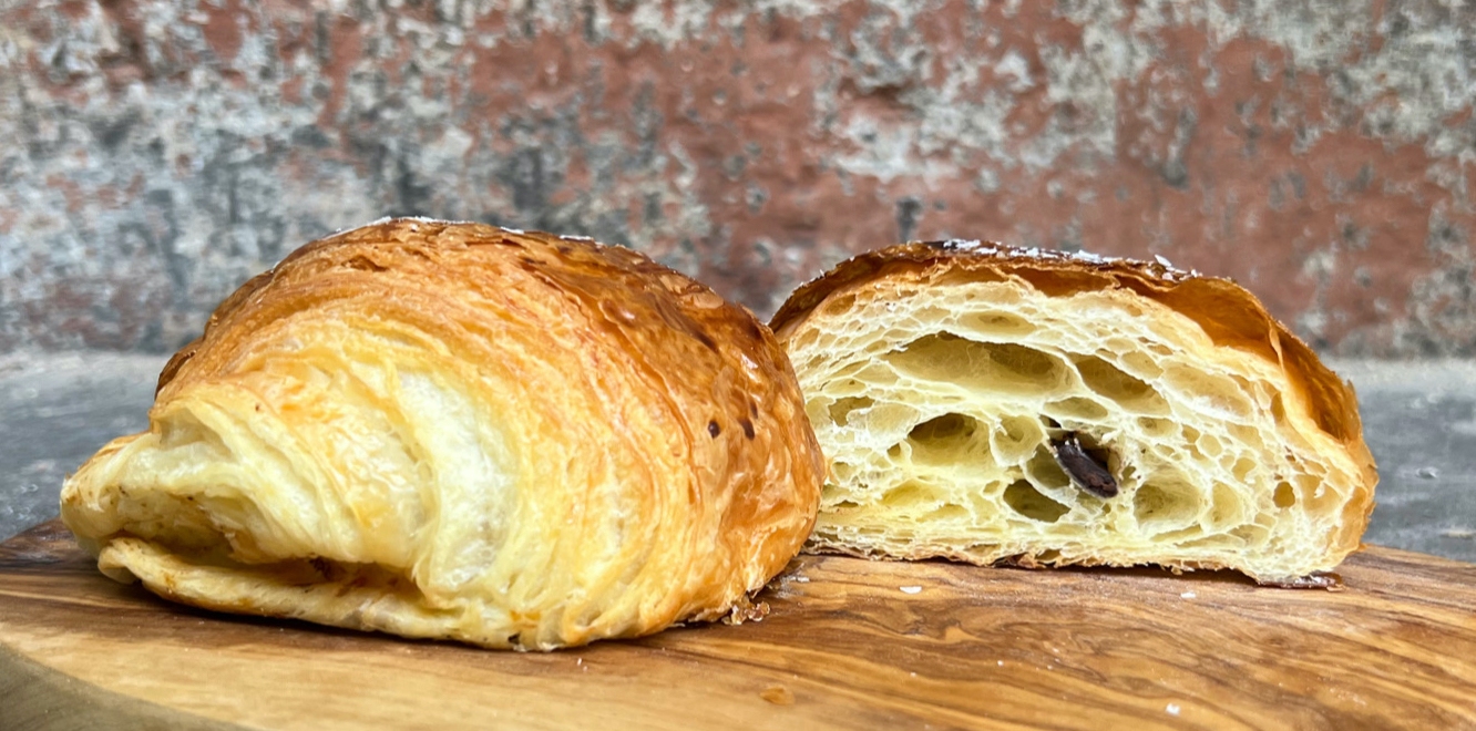pain-au-chocolat-inside
